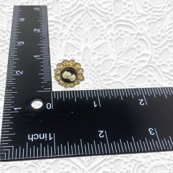 Vtg 1950's Petite Cameo Rhinestone Frame Screw Back Earrings Romantic Victorian - Picture 5 of 5
